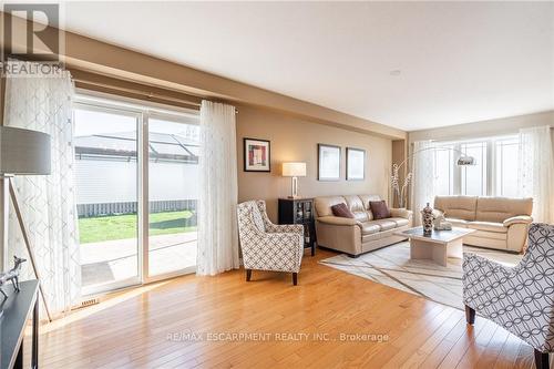 69 Periwinkle Drive, Hamilton, ON - Indoor Photo Showing Living Room