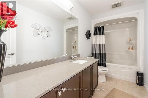 69 Periwinkle Drive, Hamilton, ON - Indoor Photo Showing Bathroom