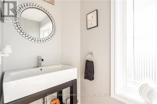 69 Periwinkle Drive, Hamilton, ON - Indoor Photo Showing Bathroom