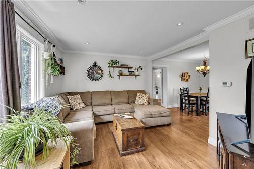 56 Curtis Avenue S, Paris, ON - Indoor Photo Showing Living Room