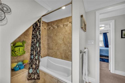 56 Curtis Avenue S, Paris, ON - Indoor Photo Showing Bathroom