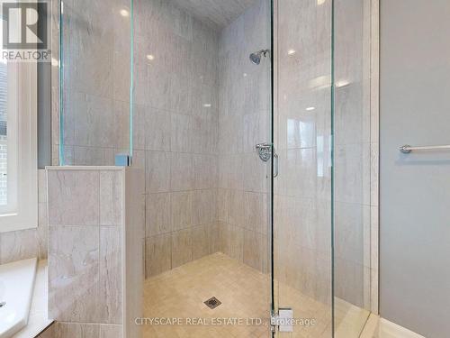 300 Deerfoot Trail, Waterloo, ON - Indoor Photo Showing Bathroom