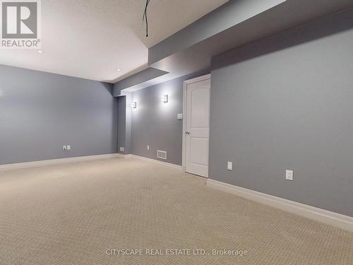 300 Deerfoot Trail, Waterloo, ON - Indoor Photo Showing Other Room