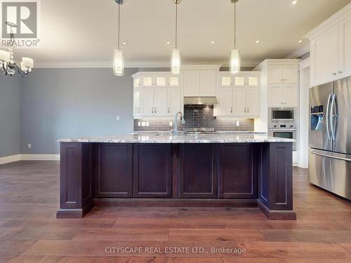 300 Deerfoot Trail, Waterloo, ON - Indoor Photo Showing Kitchen With Upgraded Kitchen