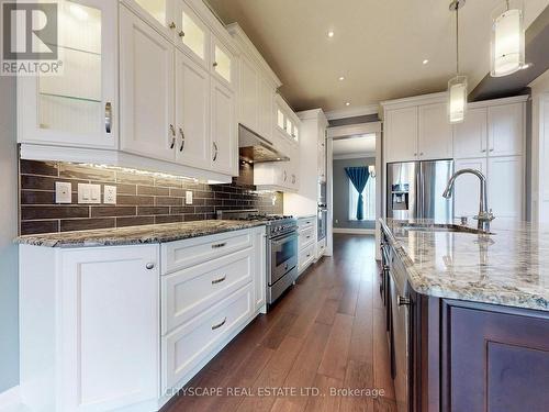 300 Deerfoot Trail, Waterloo, ON - Indoor Photo Showing Kitchen With Upgraded Kitchen