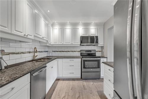 25 Redbury Street|Unit #26, Hamilton, ON - Indoor Photo Showing Kitchen With Double Sink With Upgraded Kitchen