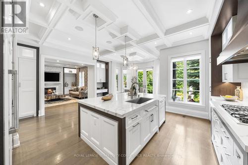1 Abbotsford Road, Toronto, ON - Indoor Photo Showing Kitchen With Upgraded Kitchen
