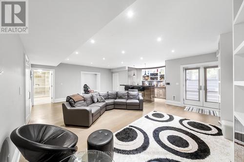 1 Abbotsford Road, Toronto, ON - Indoor Photo Showing Living Room