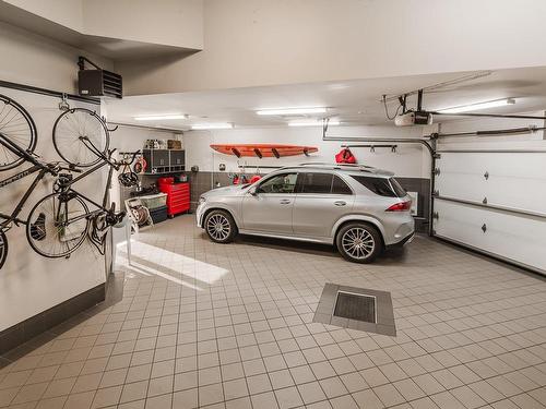 Garage - 2 Cours St-Lawrence, Dorval, QC - Indoor Photo Showing Garage