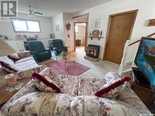 538 Reid Crescent, Swift Current, SK - Indoor Photo Showing Living Room