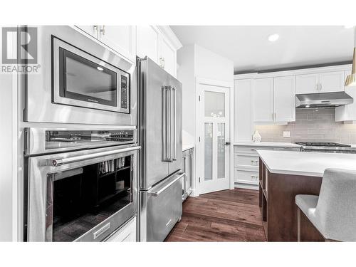 4198 Gallaghers Fairway S, Kelowna, BC - Indoor Photo Showing Kitchen With Upgraded Kitchen