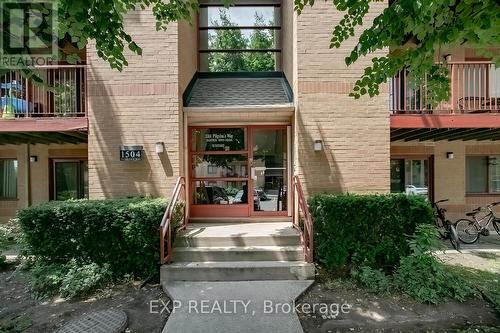 1031 - 1504 Pilgrims Way, Oakville, ON - Outdoor With Balcony