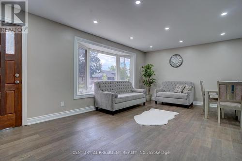 2 - 26 Mackenzie Drive, Halton Hills, ON - Indoor Photo Showing Living Room