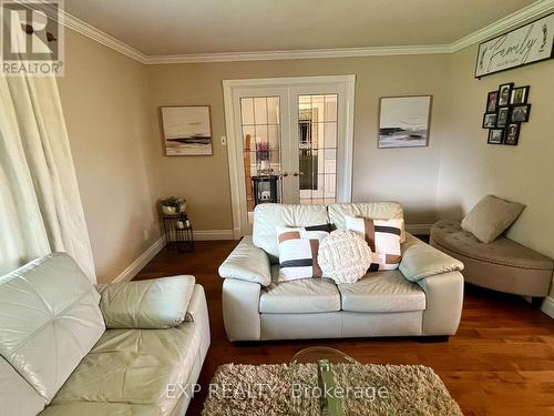 30 Welbeck Drive, Brampton, ON - Indoor Photo Showing Living Room