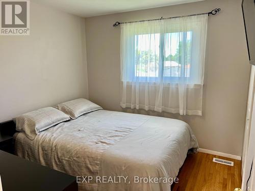 30 Welbeck Drive, Brampton, ON - Indoor Photo Showing Bedroom