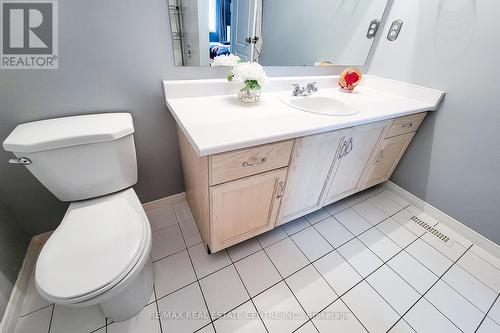 68 Riviera Ridge, Hamilton, ON - Indoor Photo Showing Bathroom
