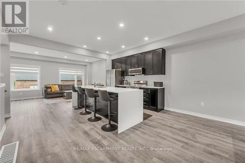 32 - 187 Wilson Street W, Hamilton, ON - Indoor Photo Showing Kitchen With Upgraded Kitchen