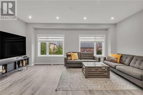 32 - 187 Wilson Street W, Hamilton, ON - Indoor Photo Showing Living Room