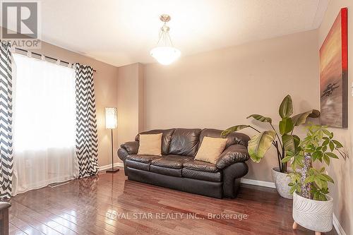 23 Owl Street, Cambridge, ON - Indoor Photo Showing Living Room