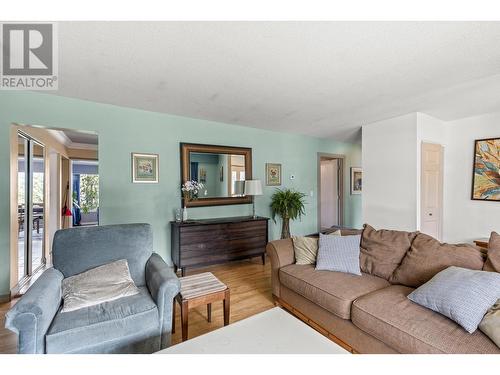 3381 Mcmurchie Road, West Kelowna, BC - Indoor Photo Showing Living Room