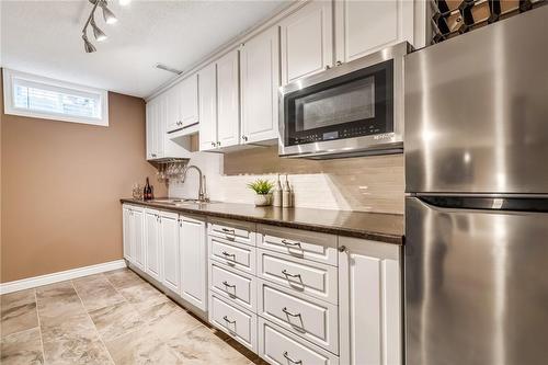 7689 Mount Carmel Boulevard, Niagara Falls, ON - Indoor Photo Showing Kitchen