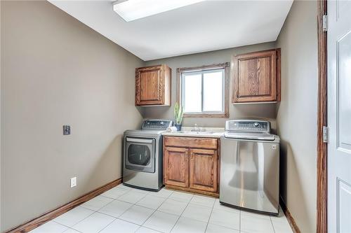 7689 Mount Carmel Boulevard, Niagara Falls, ON - Indoor Photo Showing Laundry Room