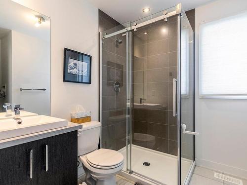 Salle de bains - 7925 Rue De Lausanne, Brossard, QC - Indoor Photo Showing Bathroom