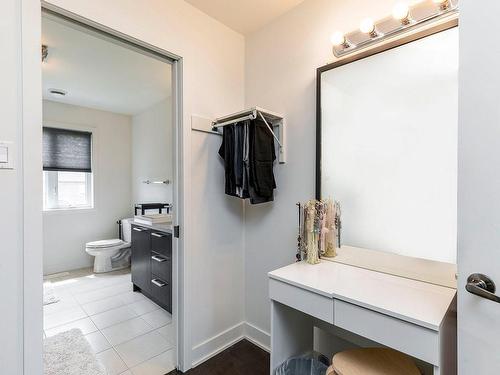 7925 Rue De Lausanne, Brossard, QC - Indoor Photo Showing Bathroom