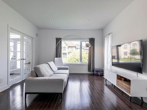 Salon - 7925 Rue De Lausanne, Brossard, QC - Indoor Photo Showing Living Room