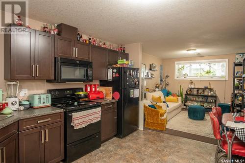 A & B 160 Toronto Street N, Regina, SK - Indoor Photo Showing Kitchen