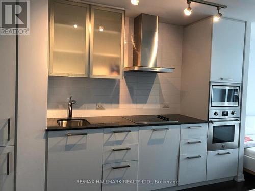 5008 - 12 York Street, Toronto, ON - Indoor Photo Showing Kitchen