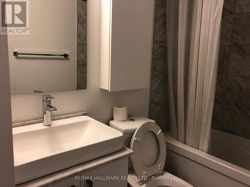 5008 - 12 York Street, Toronto, ON - Indoor Photo Showing Bathroom
