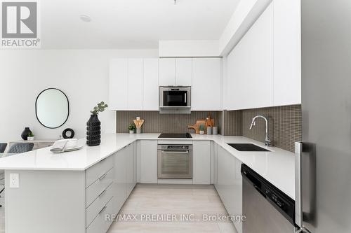 2010 - 2916 Highway 7 Road, Vaughan, ON - Indoor Photo Showing Kitchen With Upgraded Kitchen