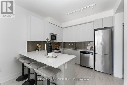 2010 - 2916 Highway 7 Road, Vaughan, ON - Indoor Photo Showing Kitchen With Upgraded Kitchen