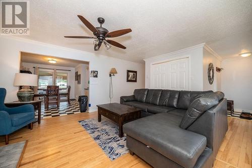 43 Algonquin Street, Deep River, ON - Indoor Photo Showing Living Room