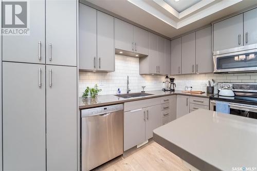 2408 Dufferin Avenue, Saskatoon, SK - Indoor Photo Showing Kitchen With Upgraded Kitchen
