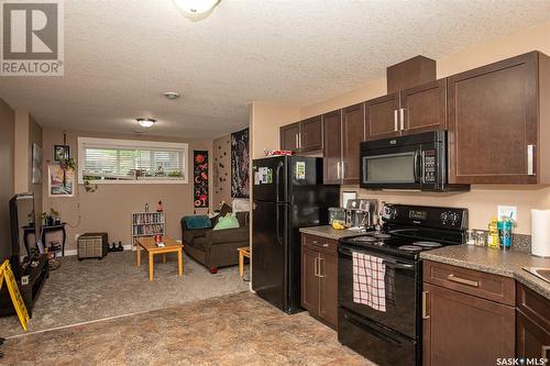 A & B 158 Toronto Street N, Regina, SK - Indoor Photo Showing Kitchen