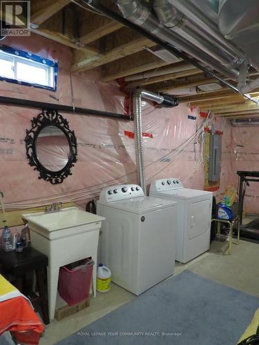 489 Downes Jackson Heights, Milton, ON - Indoor Photo Showing Laundry Room