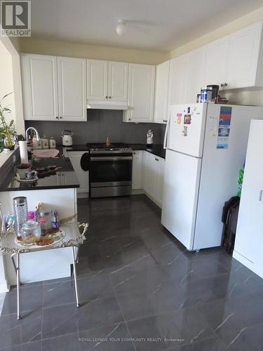 489 Downes Jackson Heights, Milton, ON - Indoor Photo Showing Kitchen