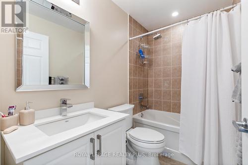 603 - 2470 Prince Michael Drive, Oakville, ON - Indoor Photo Showing Bathroom