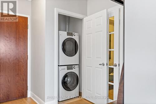603 - 2470 Prince Michael Drive, Oakville, ON - Indoor Photo Showing Laundry Room
