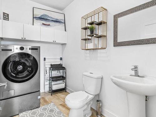 Powder room - 101-6960 Grande Allée, Longueuil (Saint-Hubert), QC - Indoor Photo Showing Laundry Room