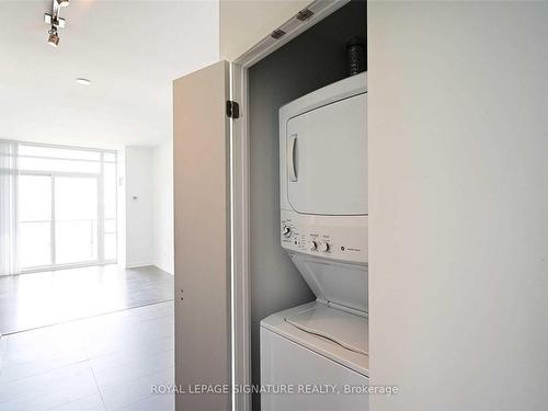 2713-170 Fort York Blvd, Toronto, ON - Indoor Photo Showing Laundry Room