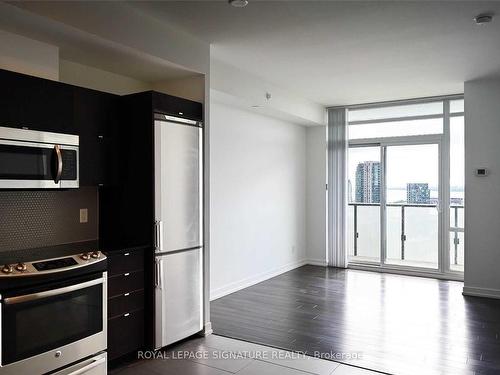 2713-170 Fort York Blvd, Toronto, ON - Indoor Photo Showing Kitchen