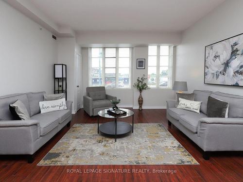 104-3531 Lake Shore Blvd W, Toronto, ON - Indoor Photo Showing Living Room