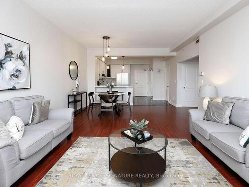 104-3531 Lake Shore Blvd W, Toronto, ON - Indoor Photo Showing Living Room