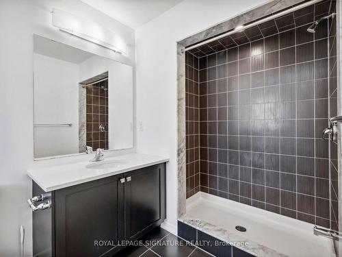 8779 Sourgum Ave, Niagara Falls, ON - Indoor Photo Showing Bathroom