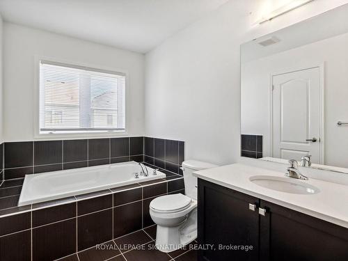 8779 Sourgum Ave, Niagara Falls, ON - Indoor Photo Showing Bathroom