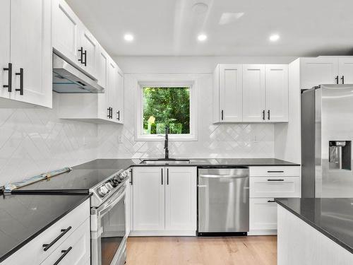 3348 Powell Road, Kamloops, BC - Indoor Photo Showing Kitchen With Upgraded Kitchen