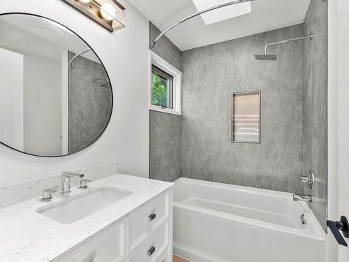 3348 Powell Road, Kamloops, BC - Indoor Photo Showing Bathroom